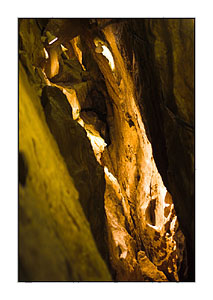 Schmaler Pfad durch die Höhle - wobei, hier war ja noch richtig Platz :-)