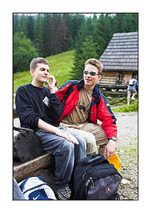 Ein schockierter Daniel verarbeitet die Formel1-Ergebnisse