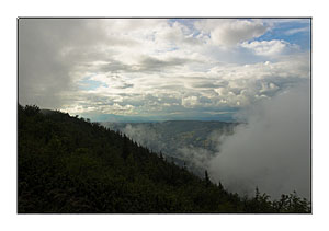 Ausblick durch die Wolkenlücke