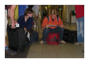 Auf der Rückreise hatte Eric sogar mal lange Hosen an - wir waren überrascht :-)